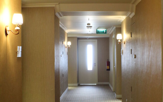 Golden Tulip Legacy Surabaya