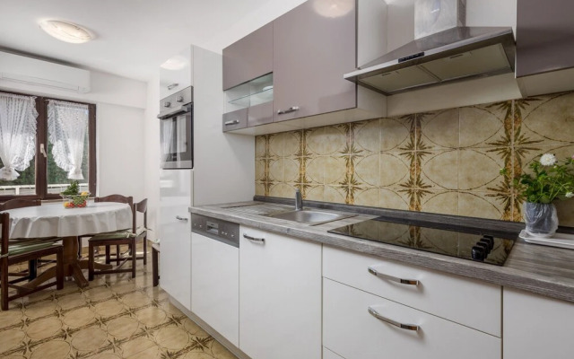 House Rose With Private Pool And Garden