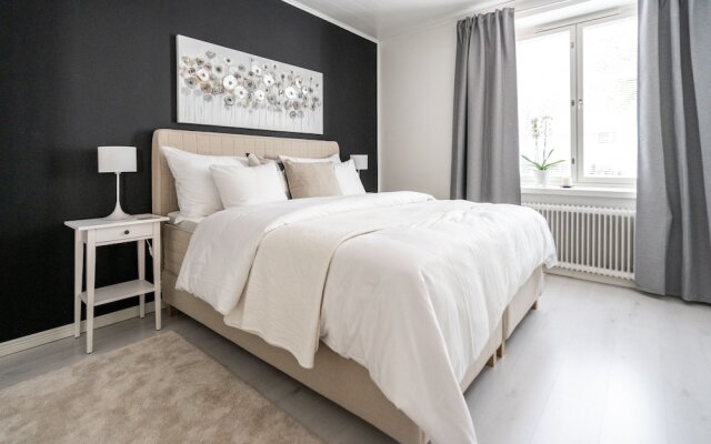 Luminous 1br next to Puu-Vallilla