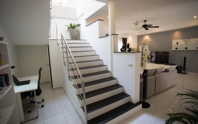 Blissful Tropical Stay at SeaLaVie Villa