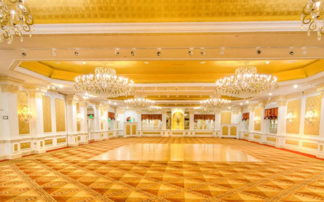 The Garden City Hotel