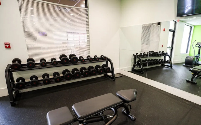 Entire Studio With Free Shuttle to Disney