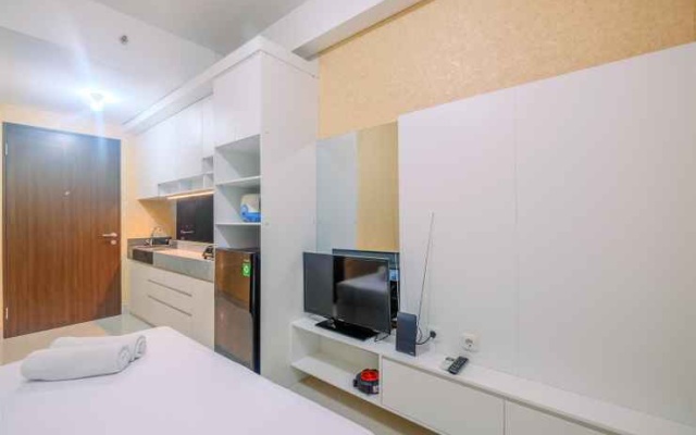 Comfort Living and Homey Studio Apartment Transpark Cibubur By Travelio – Guest Rooms – Depok