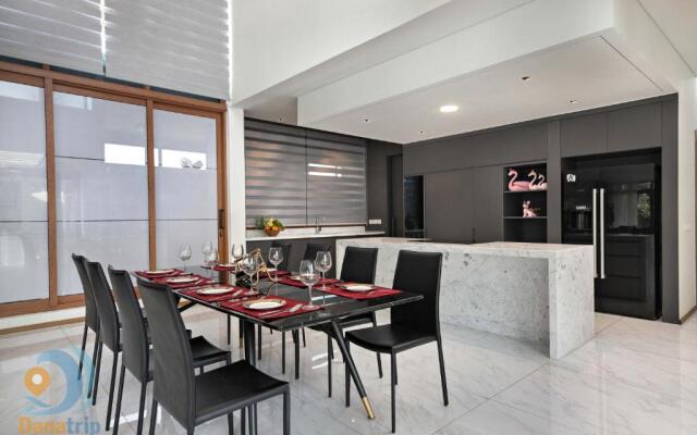 The Ocean Luxury Villas by Danatrip