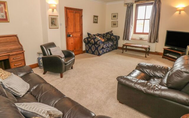 Gwryd Bach Farmhouse