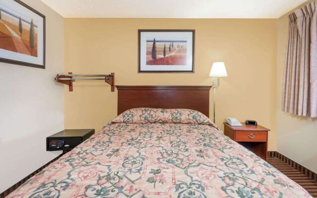 Super 8 La Vale/Cumberland Area