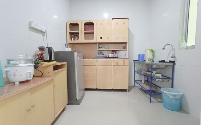 Oyo 90187 Hello Kitty Homestay - Gated Sibu