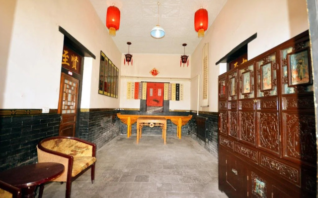 A Piece of Red Cloth Youth Hostel