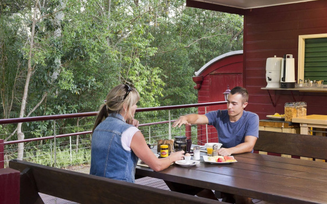 Glass House Mountains Ecolodge