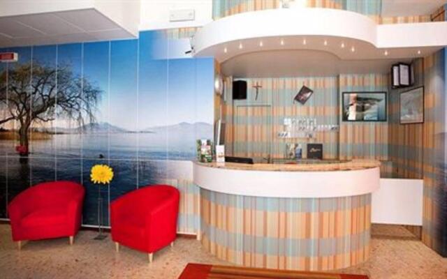 Hi Hotels Sirmione - Lakeview Pool