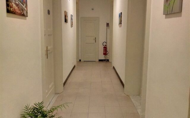 Moonlight Hotel & Suites