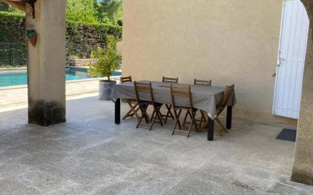 Villa dans le LUBERON à 2 km de LOURMARIN