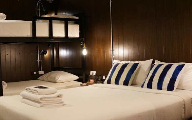 STrips the Poshtel - Hostel