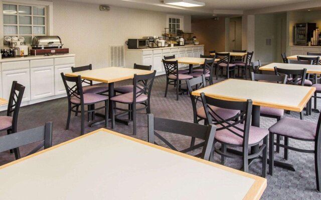 Rodeway Inn & Suites Cherokee On the River