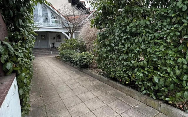 2-Rent Group Hostel Rooms AUB162