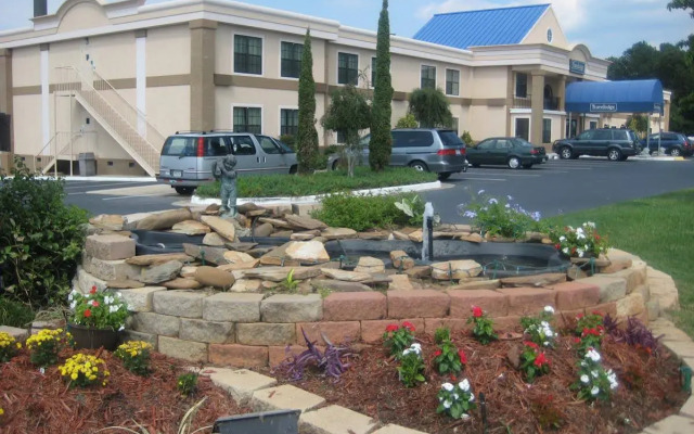 Travelodge by Wyndham Perry National Fairgrounds Area I-75