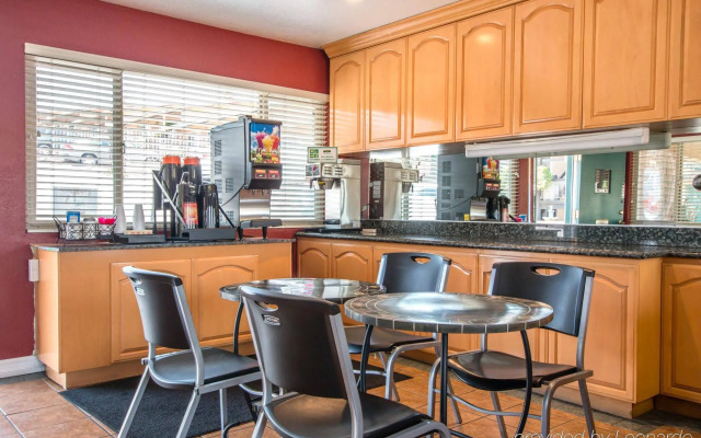 Rodeway Inn Fallbrook Downtown