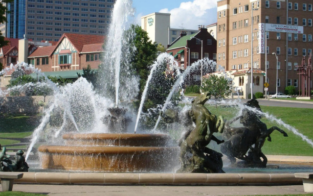 Holiday Inn Country Club Plaza