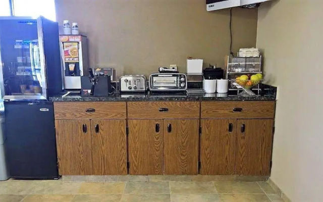 Super 8 by Wyndham Dillon