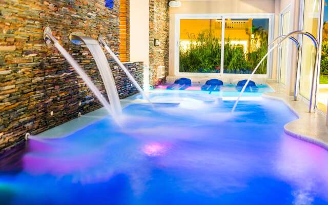 Howard Johnson Hotel & Convention Center by Wyndham, Merlo