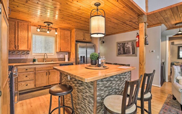 Remodeled Crestline Retreat: Walk to Lake Gregory!