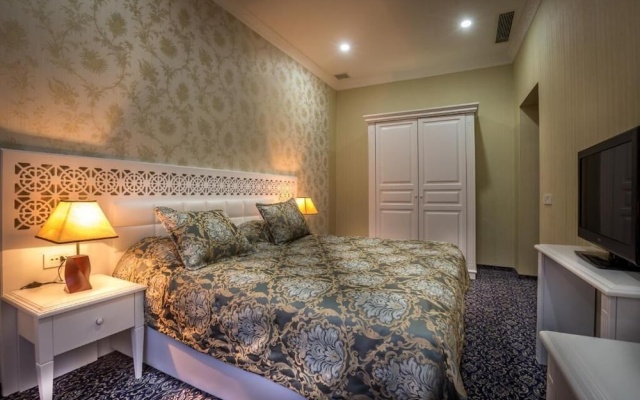 Seven Gates Hotel