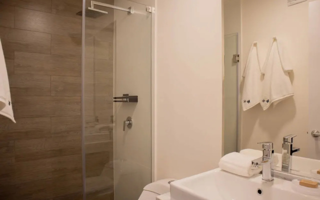 w Radiant 1BR w Private Balcony in Miraflores