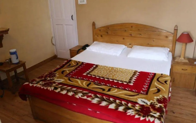 The Royale Oaks Hotel