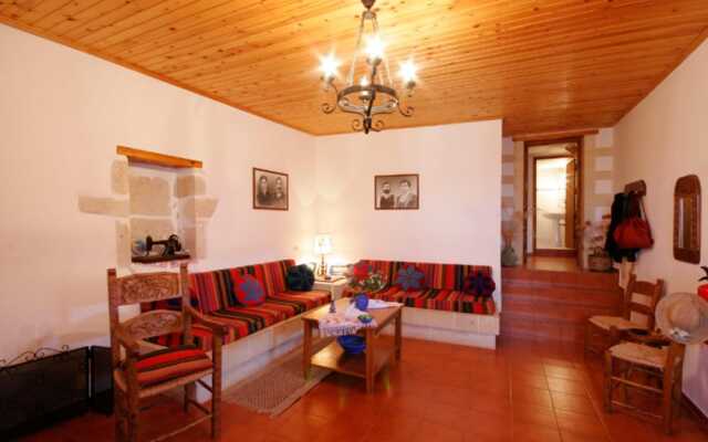 Fenareti Village House