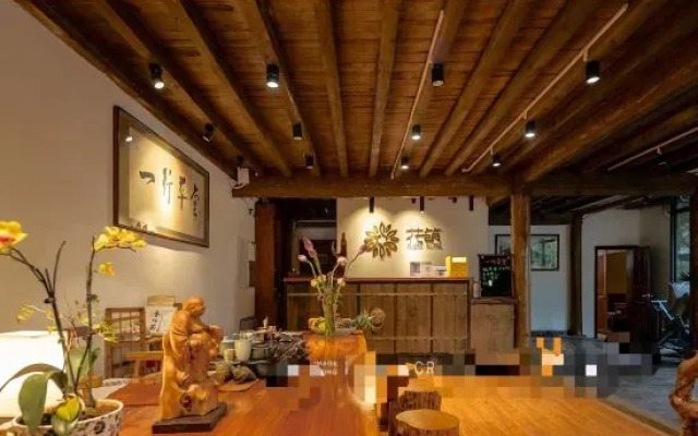 Yixing Thatched Cottage Inn (Lijiang Old Town Dashuiche Branch)