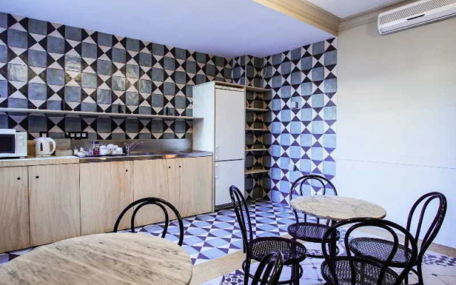 Residencias Universitarias Nikbor S L