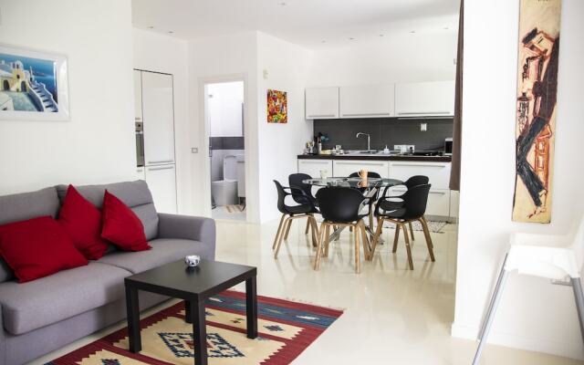 Villa Carlino House