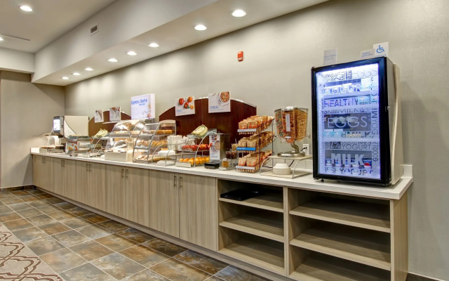 Holiday Inn Express & Suites Oshawa Downtown - Toronto Area by IHG