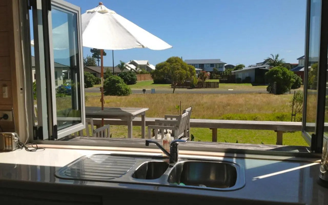 Kowhai Retreat - Matarangi Holiday Home