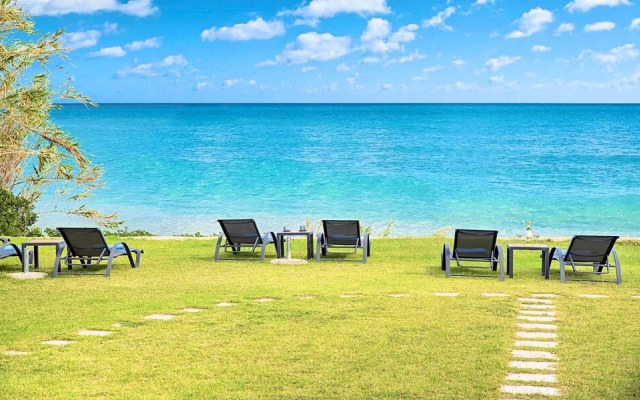 Psarou Beach House in Psarou
