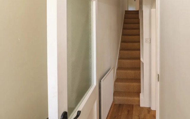 6 Bellair Road