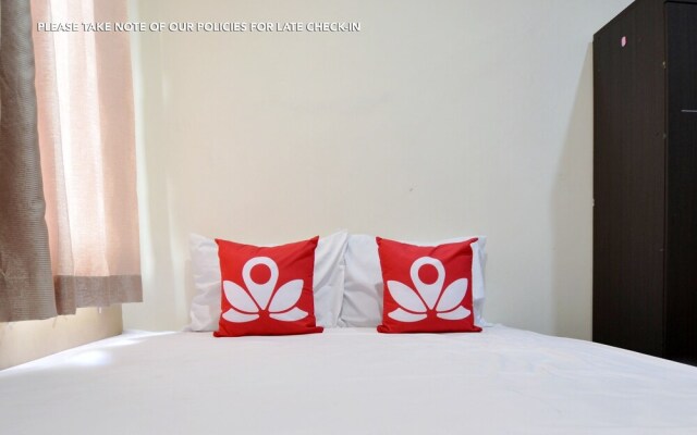 ZEN Rooms Radio Dalam