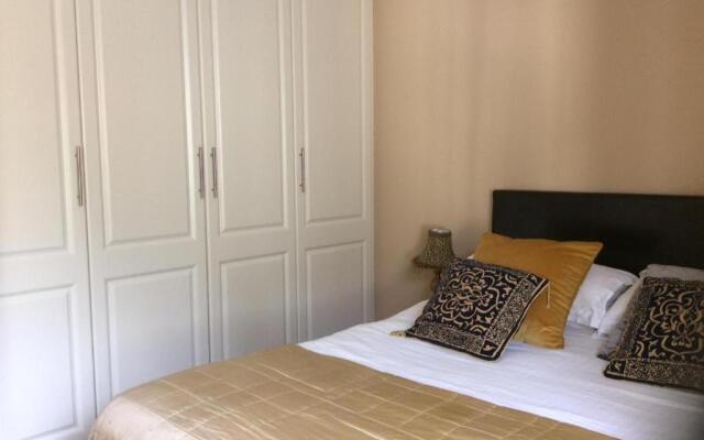 Kilronan 4 Bed House on castle grounds