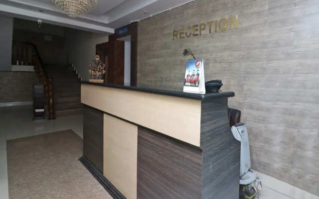 OYO 28044 Devki Palace Jain Hotel