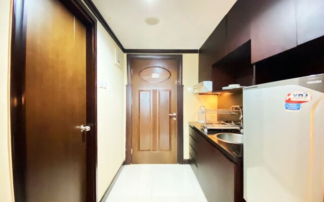 Fancy And Nice Studio At El Royale Apartment