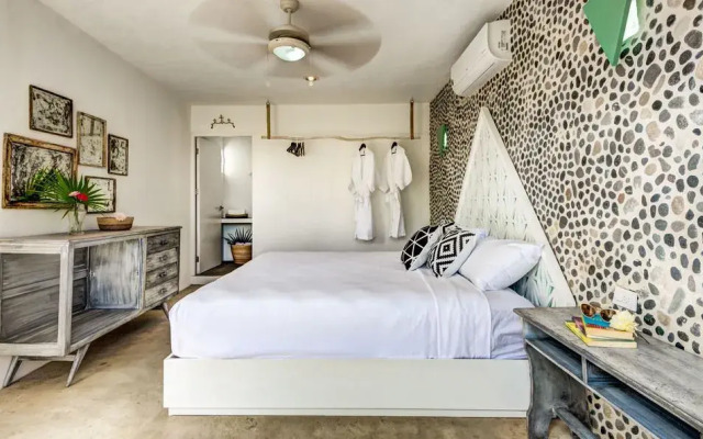 Aura Sunny 1 bedroom suite near beach
