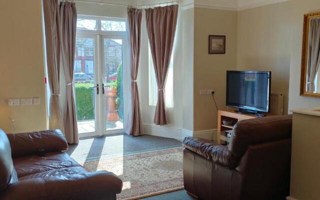 Fishtail House - Stylish Apartments minutes from the sea