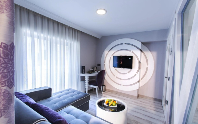 Demonti Otel