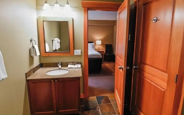 Pinnacle Ridge Chalets by Fernie Lodging