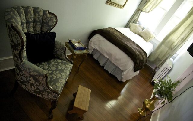 Clayburn Village Bed and Breakfast