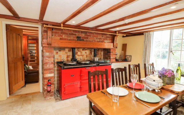 19 Clatterford Shute