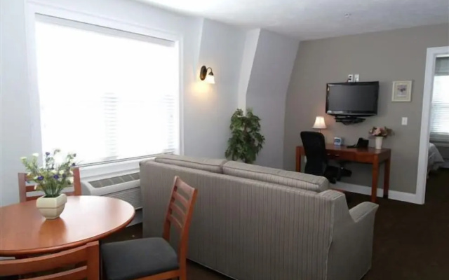 Crescent Suites Hotel