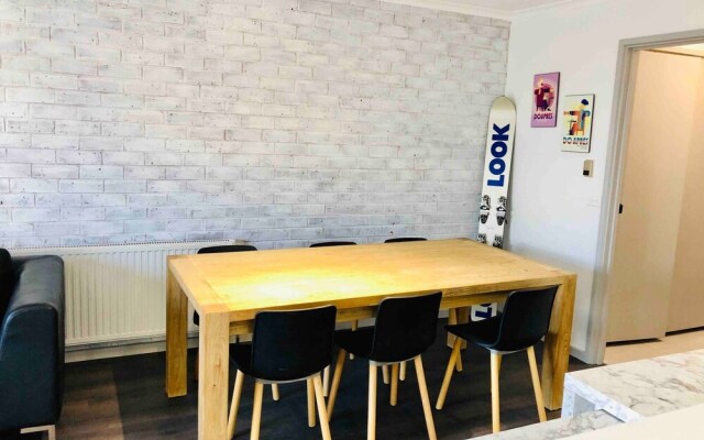 Hotham 3 Bedroom Apt