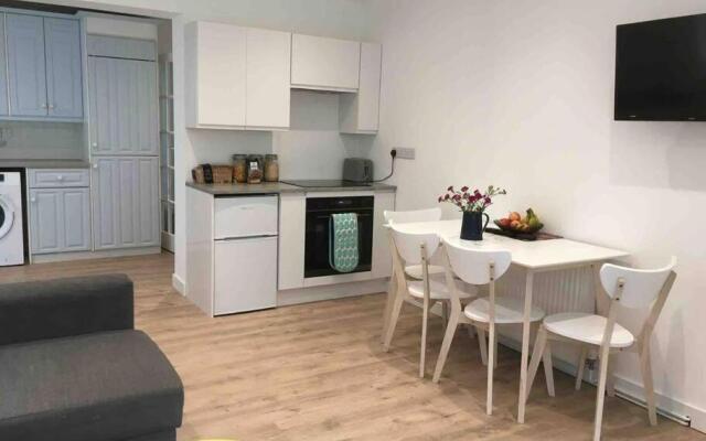 Bright and spacious annex near Lymington with private garden