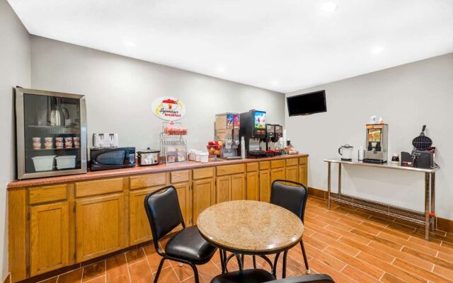 Super 8 Winfield/Quail Ridge Area